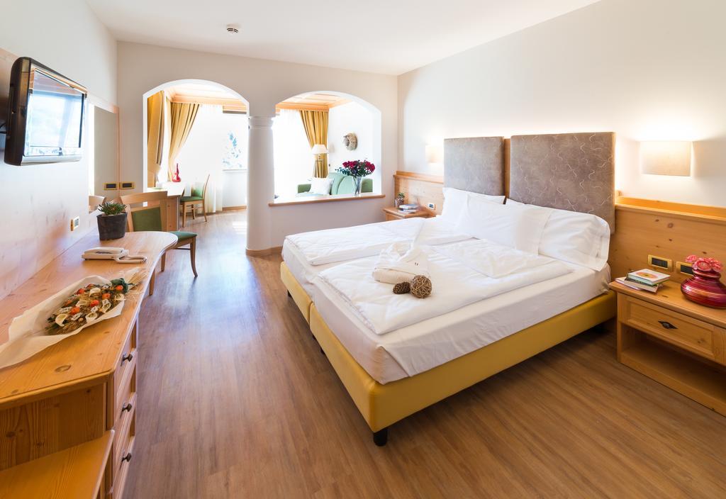 Hotel Ambassador Levico Terme Eksteriør bilde