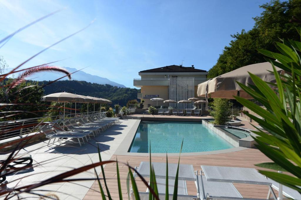 Hotel Ambassador Levico Terme Eksteriør bilde