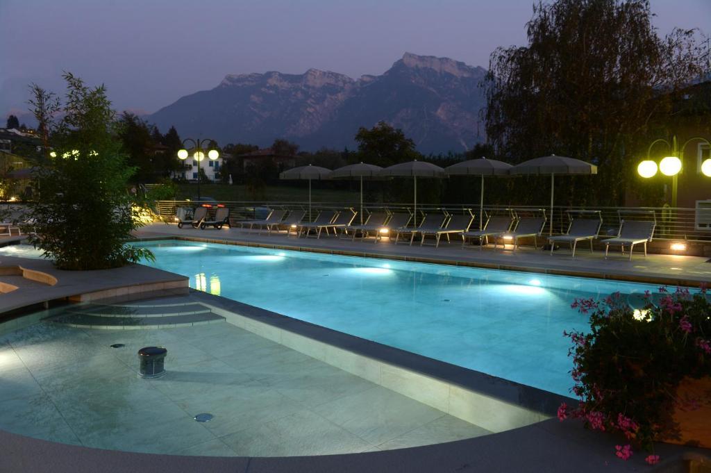 Hotel Ambassador Levico Terme Eksteriør bilde